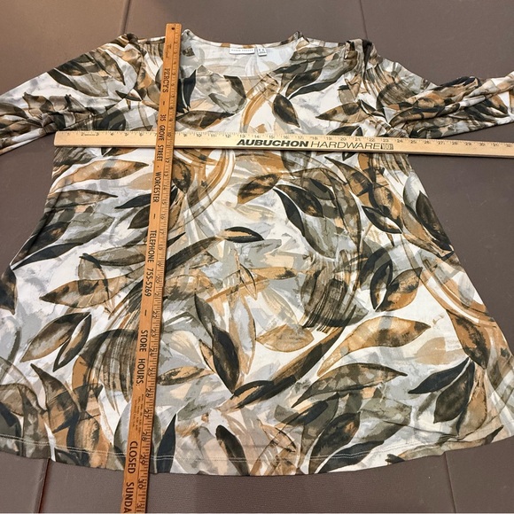Susan Graver Liquid Knit Stretchy Tunic Leaves Print Earthtones Natural 2X - Picture 4 of 6